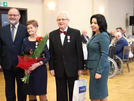 Wręczono medale za długoletni staż małżeński